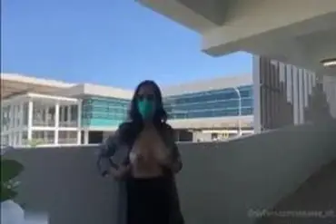 Gadis Cantik Goyang Atas Kasur Pacar Lincah